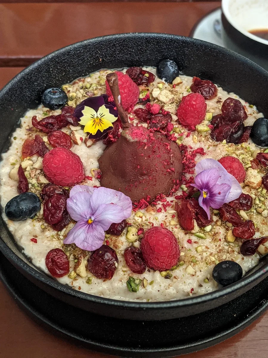 Porridge, Las Chicas