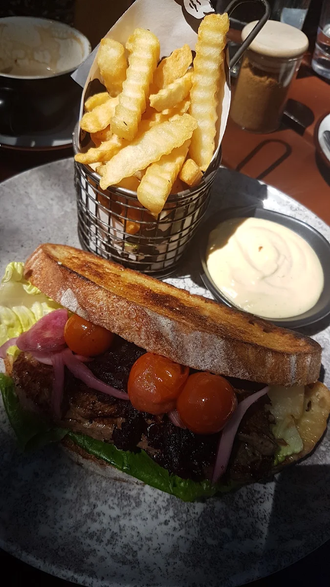Steak Sandwich, Las Chicas