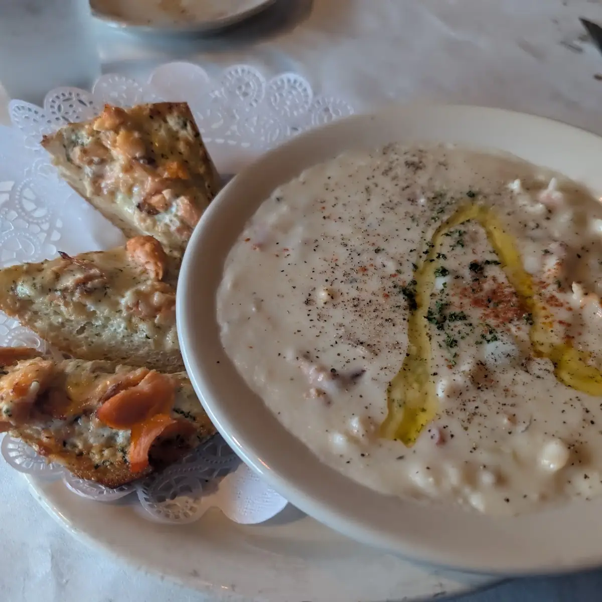 Clam Chowder & Cheese Bread