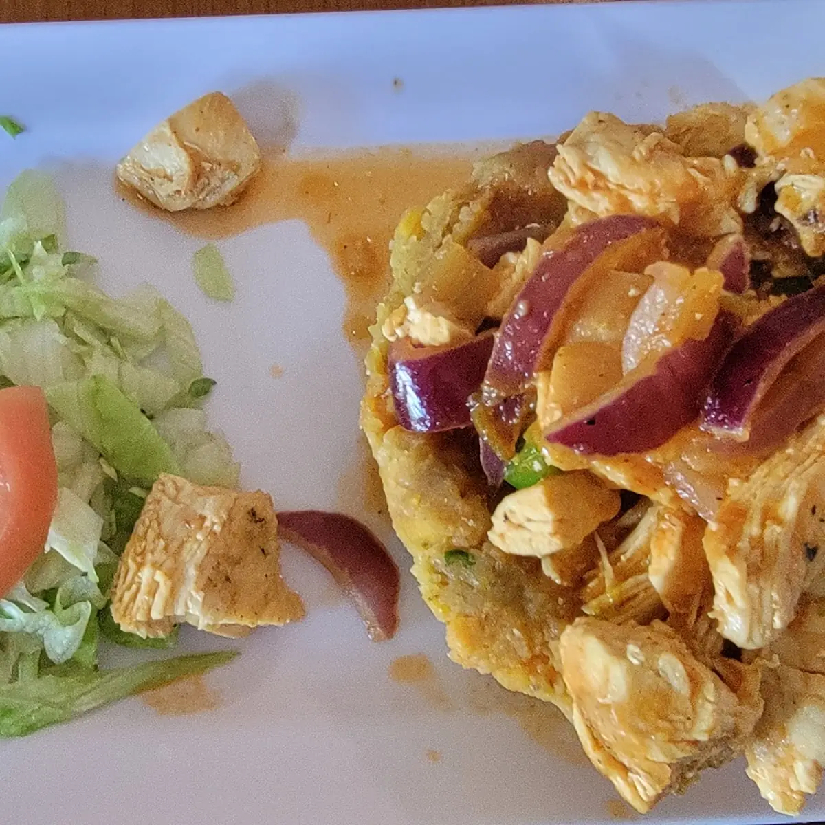 Mofongo Relleno De Pollo Con Salsa Criolla