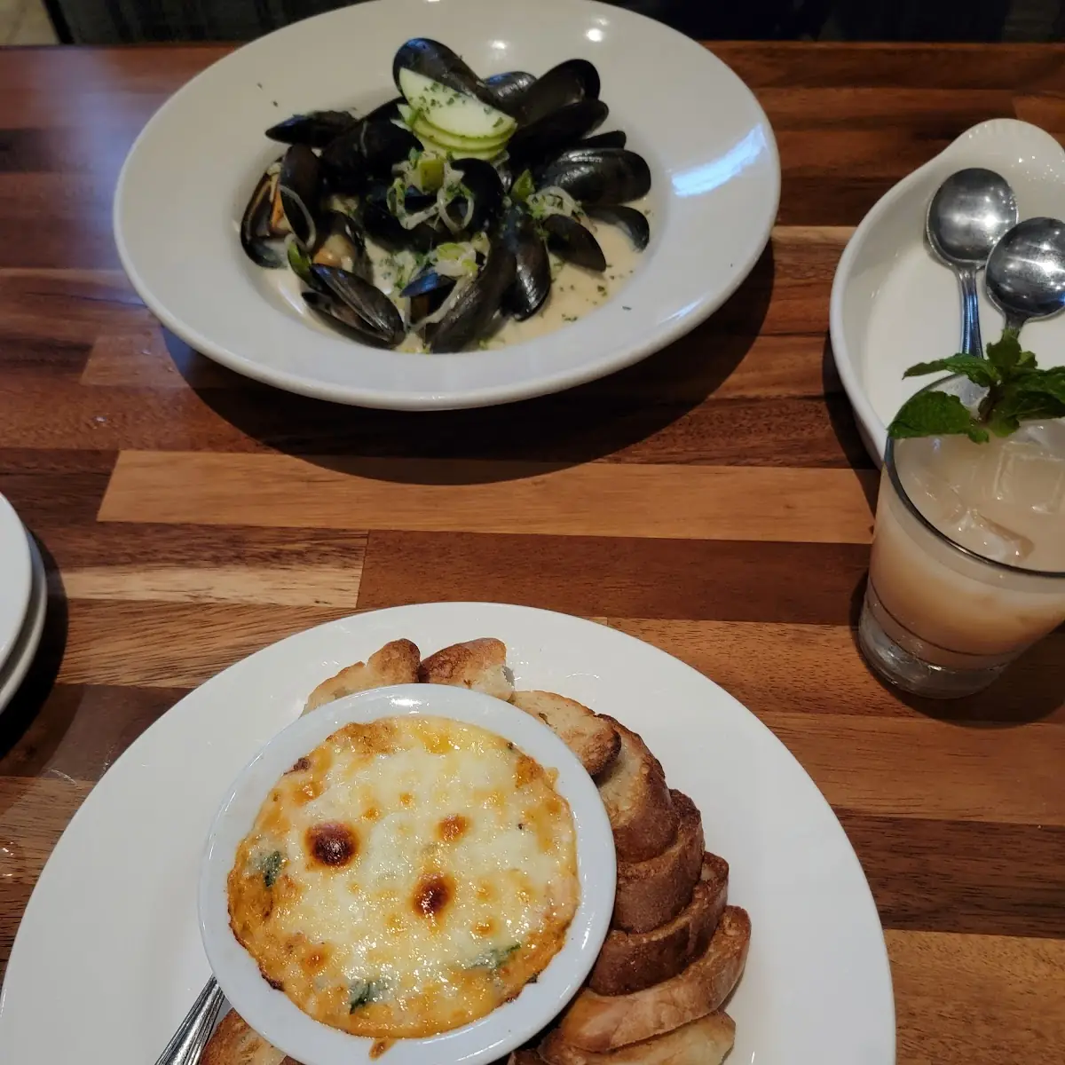 Artichoke Spinach Dip and Bread