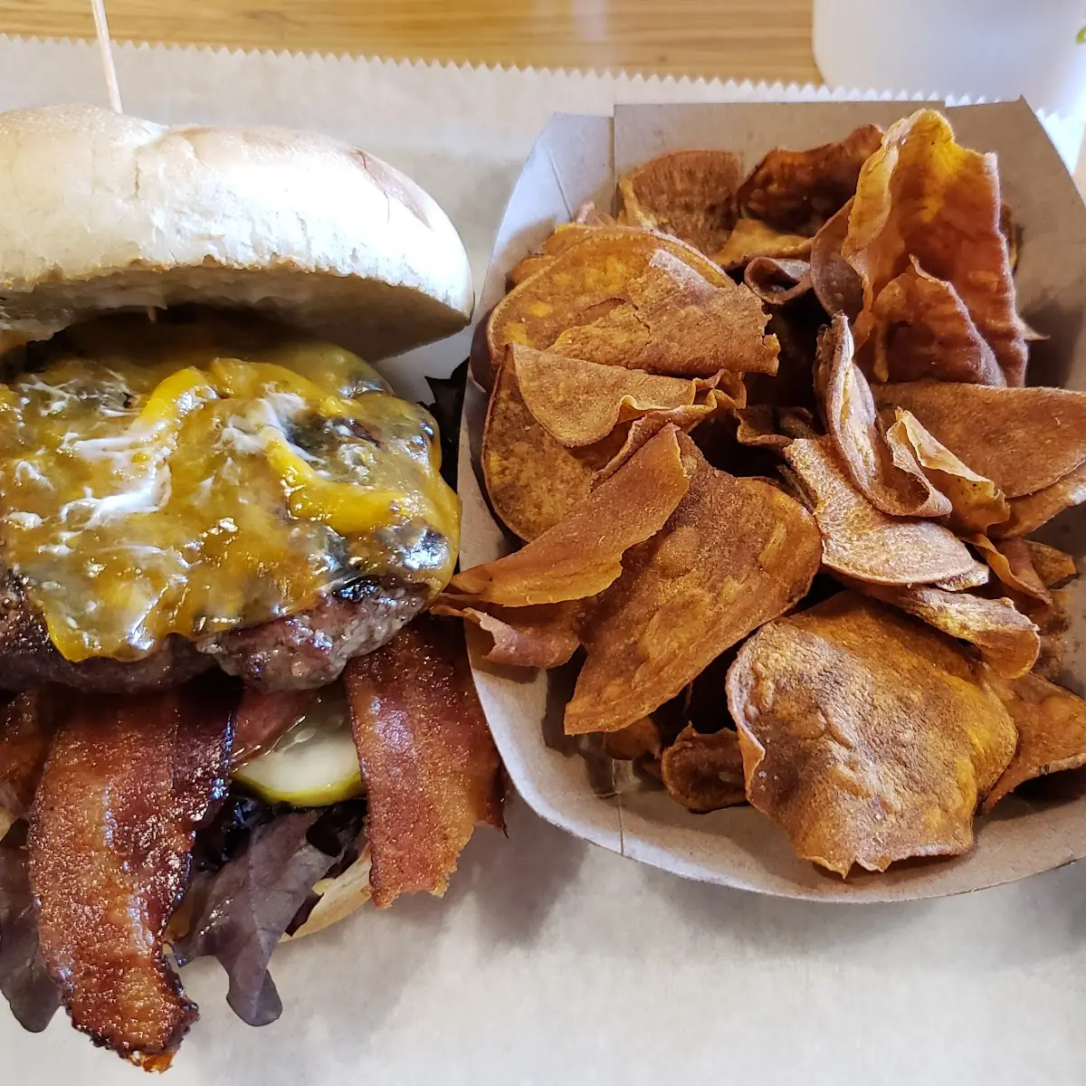 Cheeseburger with Sweet Potato Chips