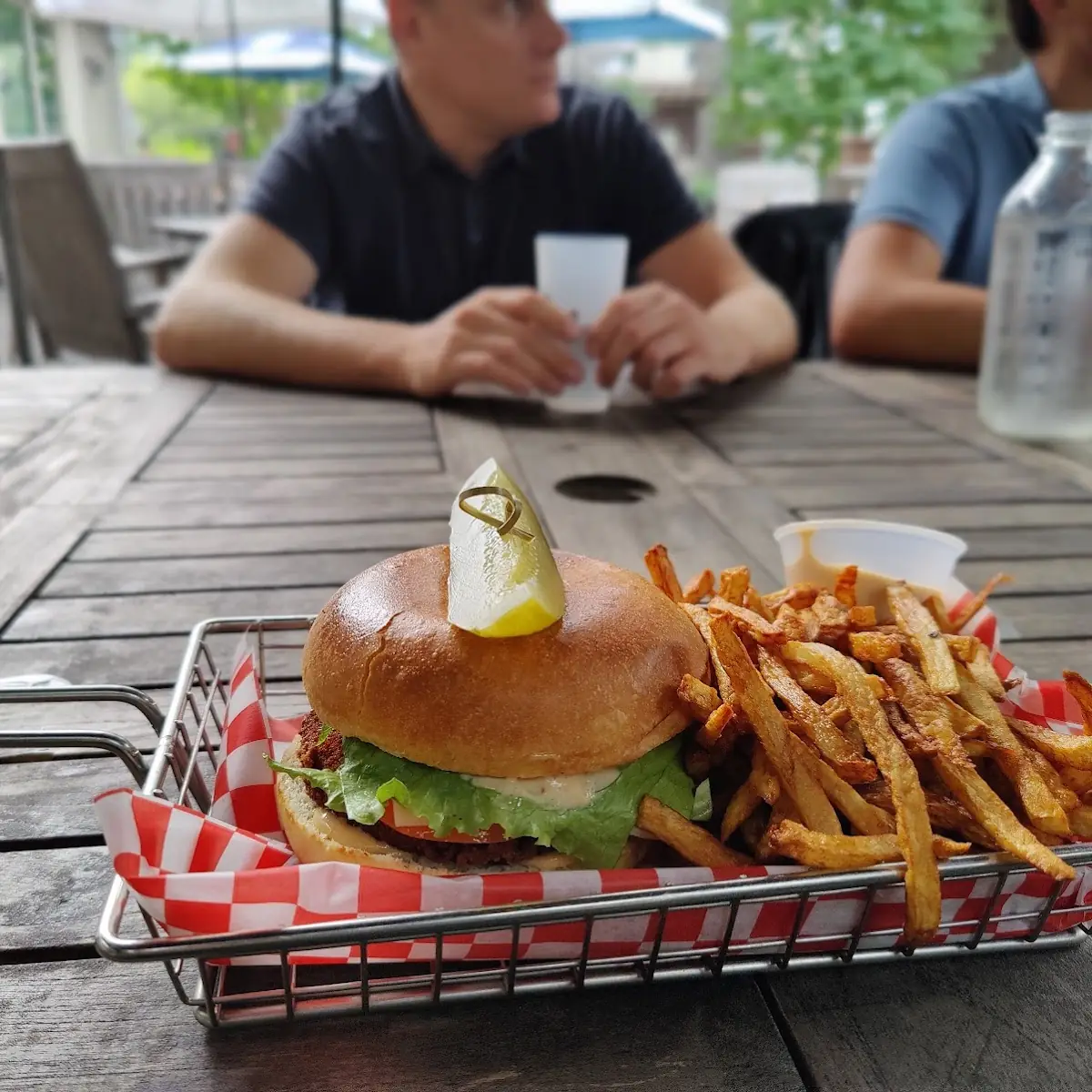 Burger and Fries, Auberge Ayer's Cliff