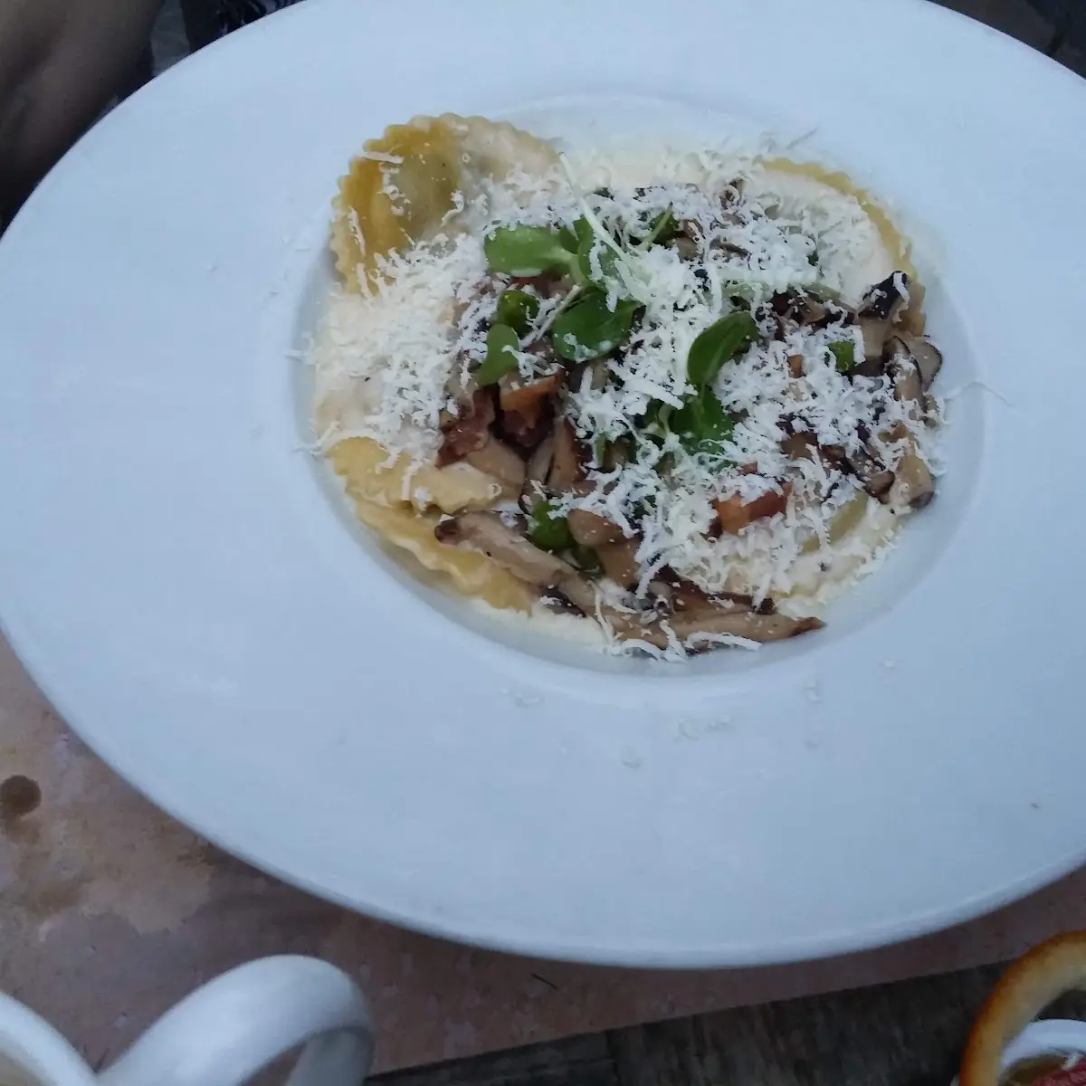 Parmesan Champignons Et Petits, Auberge Ayer's Cliff