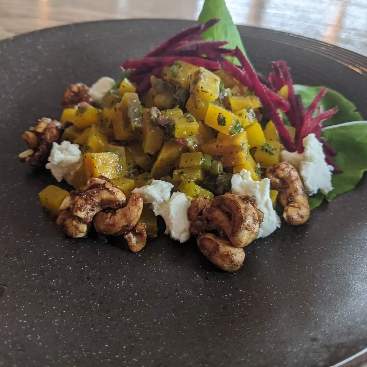 Tartare de Betteraves Jaunes, Auberge Ayer's Cliff