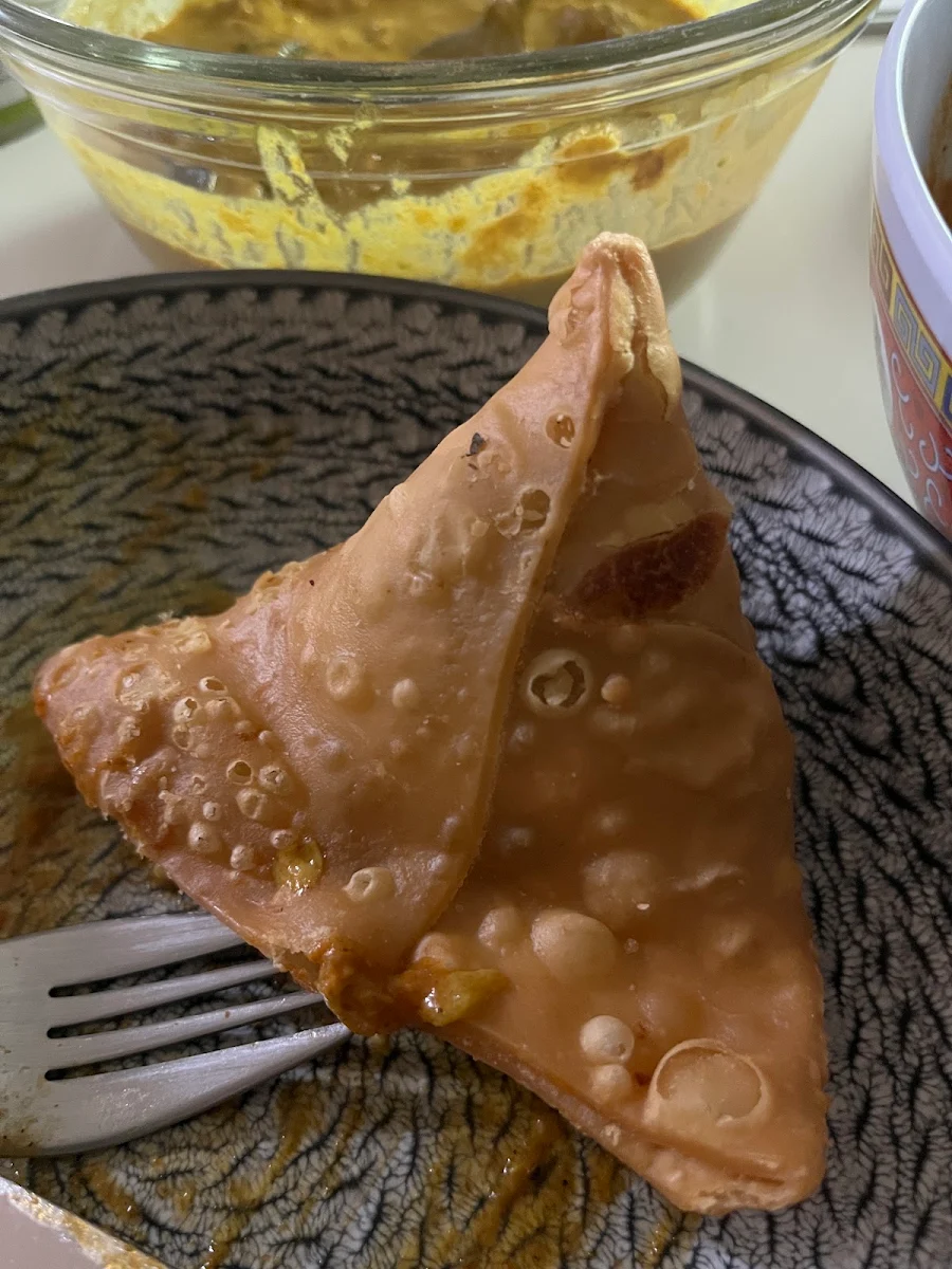 Veg Samosa Per PC, Curry Twist