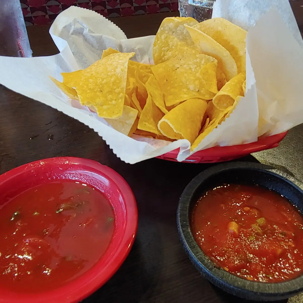 lg Chips & Salsa