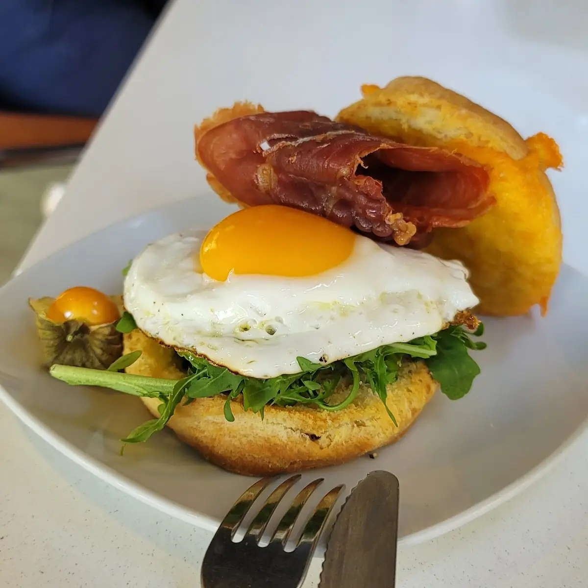 Roastbeef and Egg Biscuit