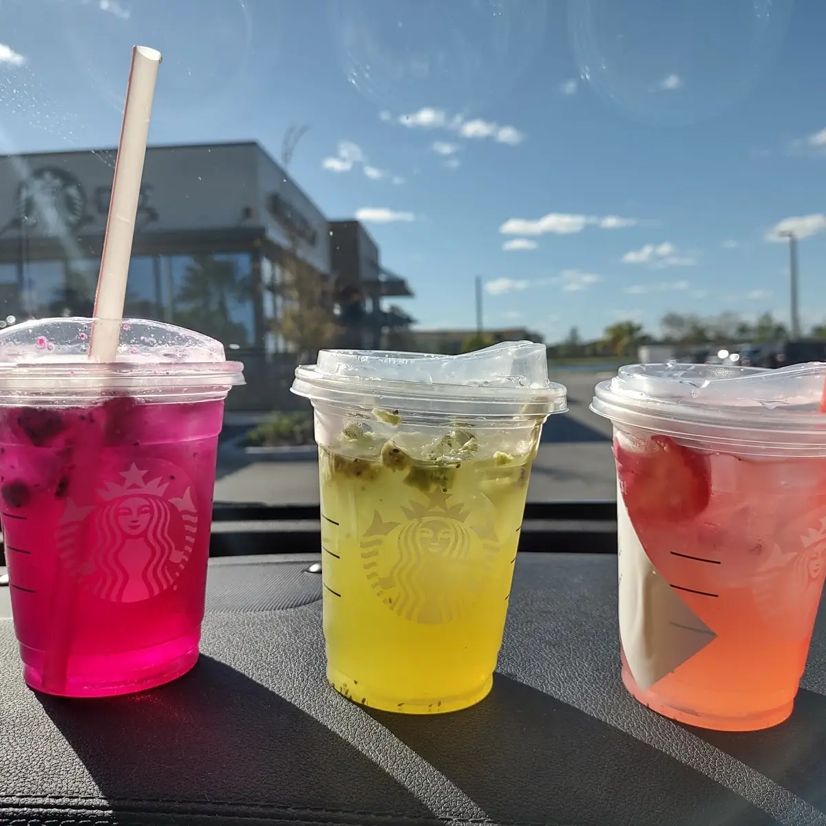 Dragon Fruit Kiwi Strawberry Açaí Refreshers