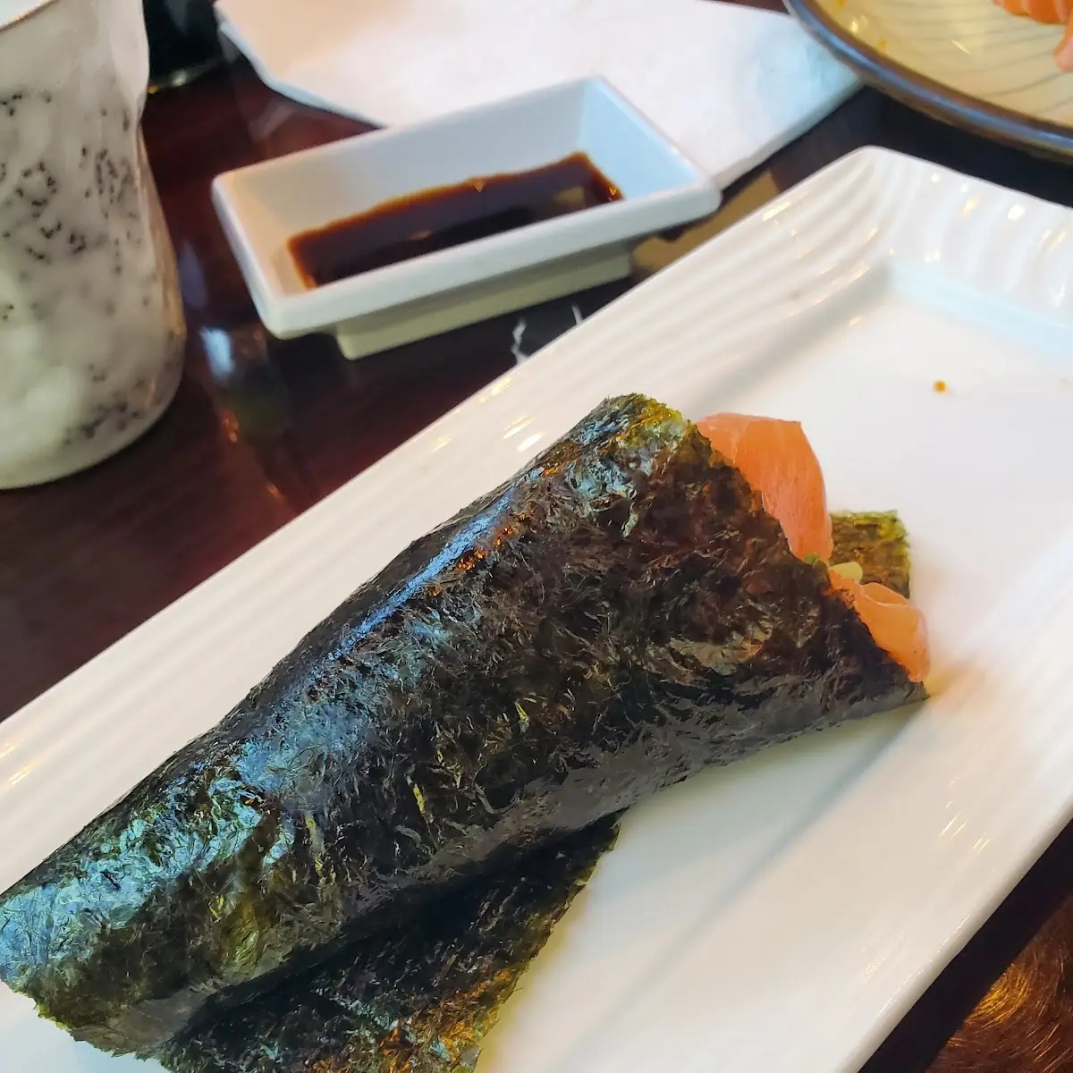 Salmon Hand Roll