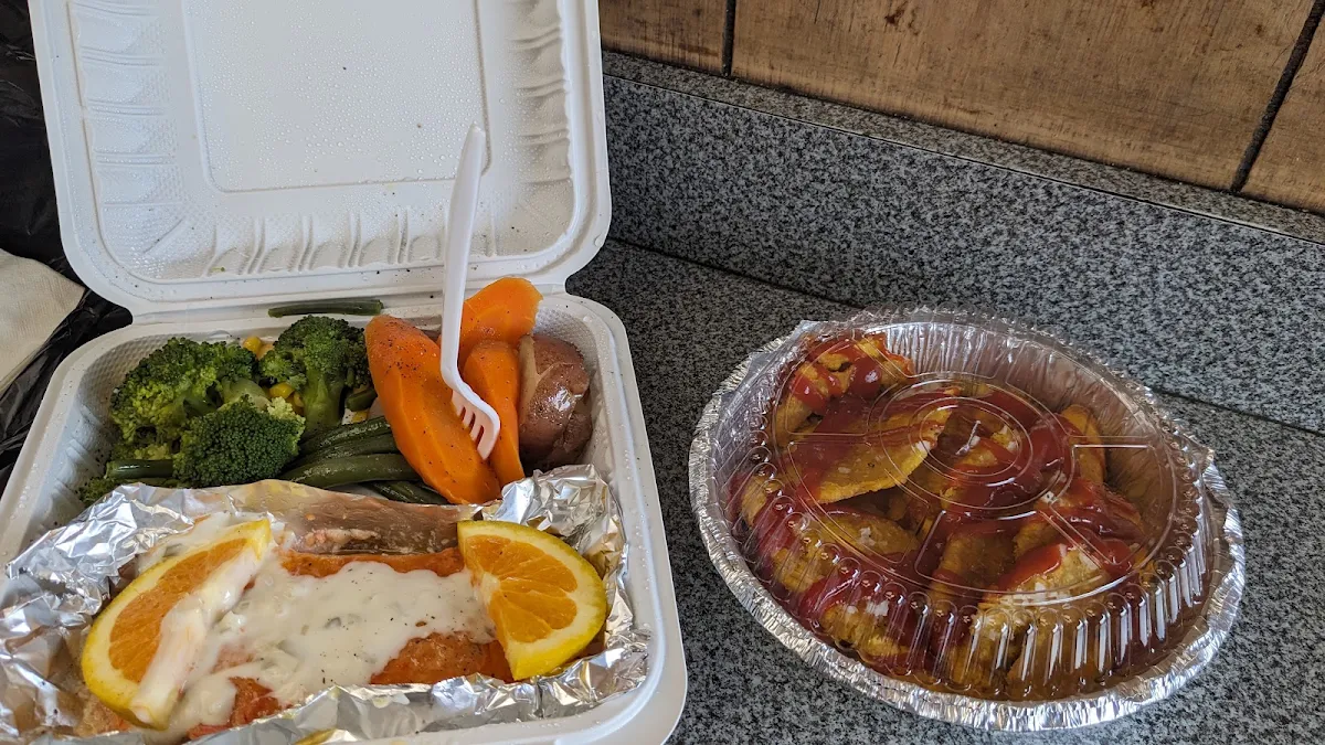 Broiled Salmon with Steamed Vegetables