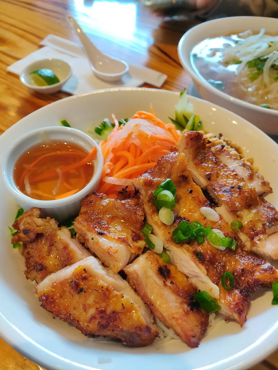 Lemongrass Chicken on Vermicelli