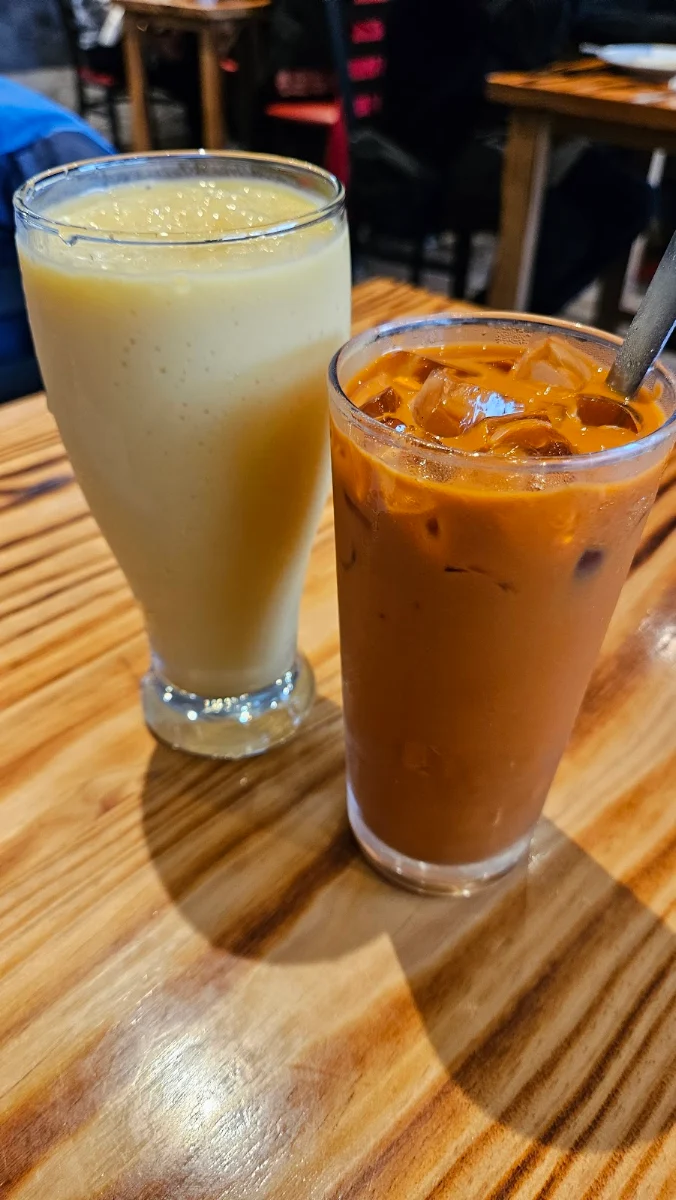 Mango Smoothie and Cold Thai Milk Tea