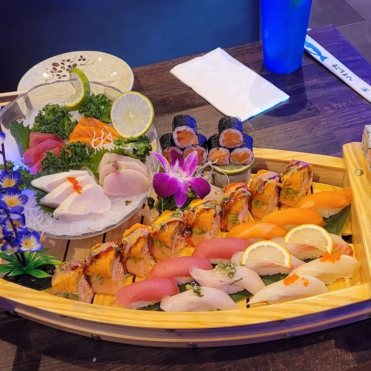 Yummy Sushi Love Boat