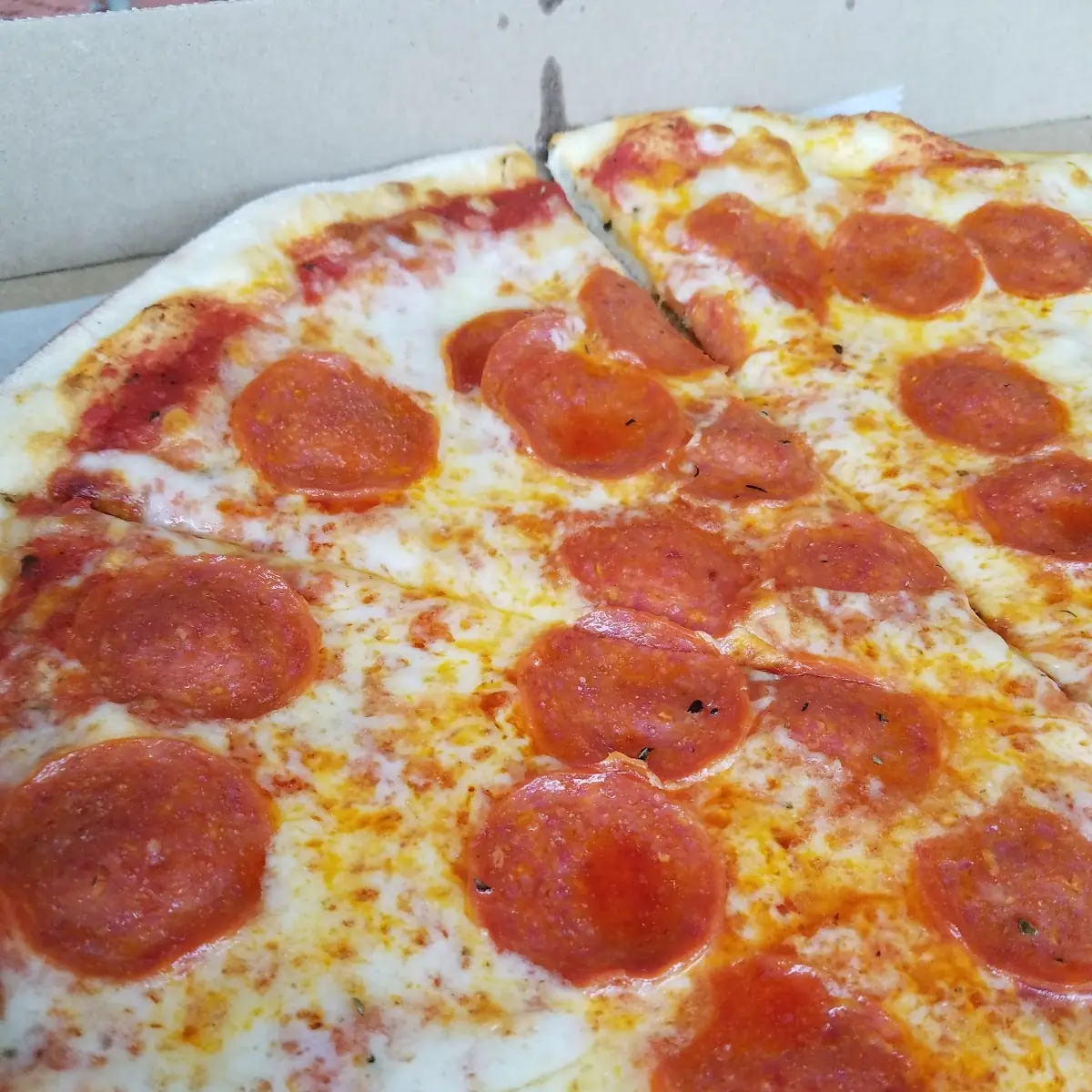 Large Pepperoni Pizza