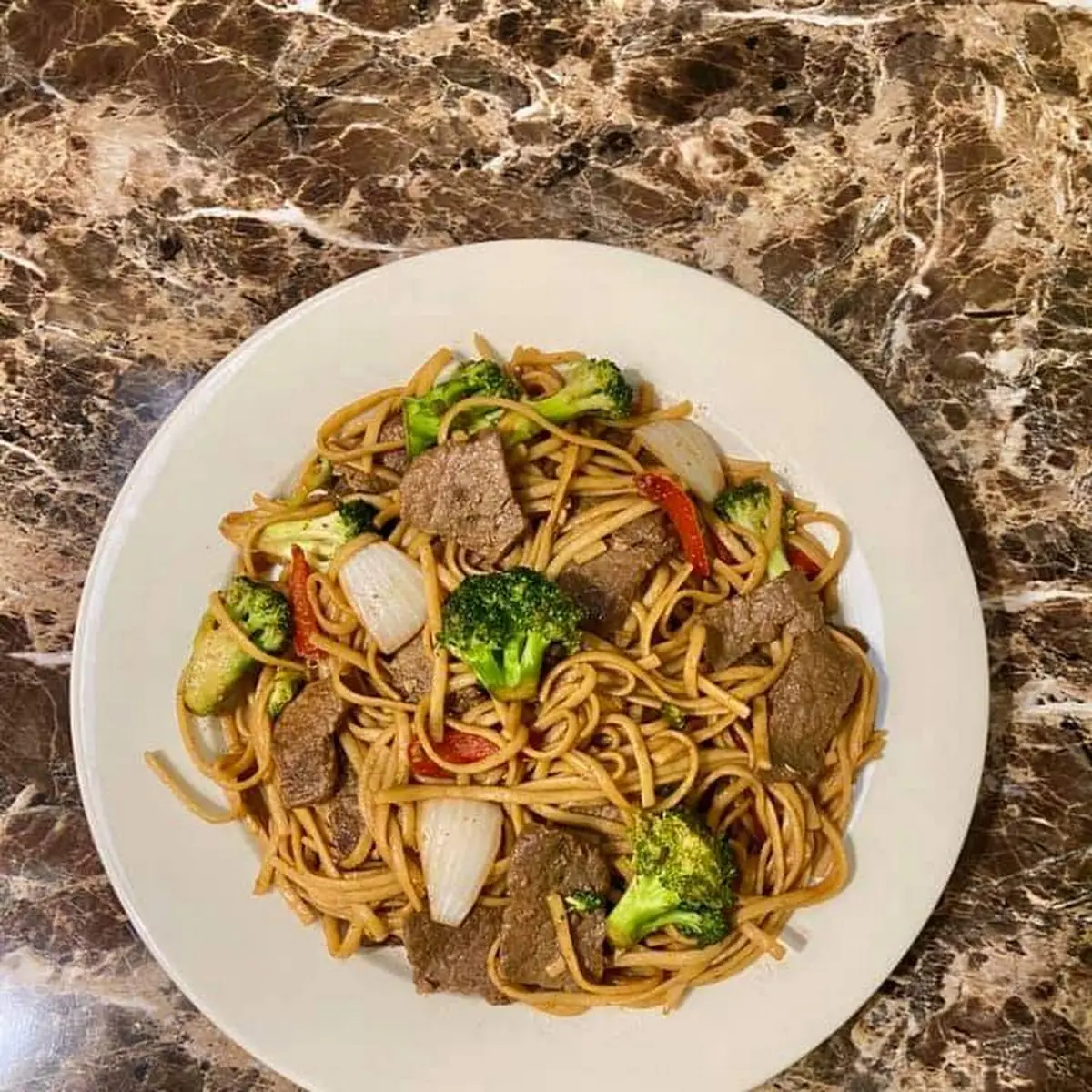 Beef & Broccoli Chow Mein