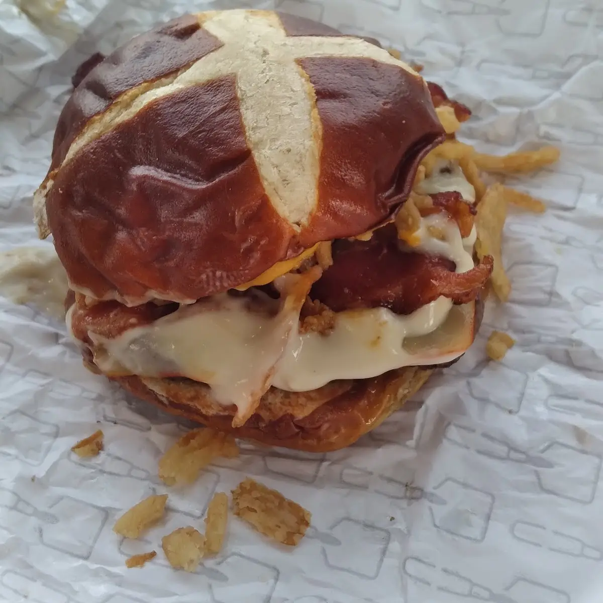 Pretzel Bun Baccon Pub Burger