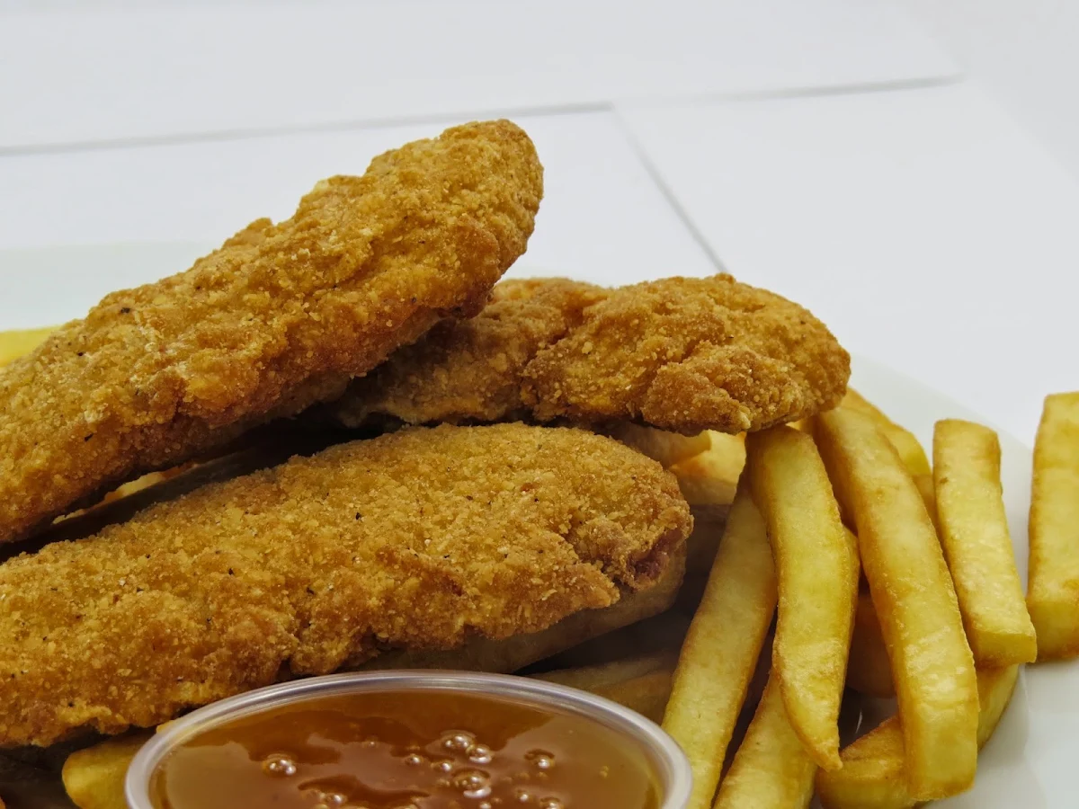 Chicken Strips w Fries