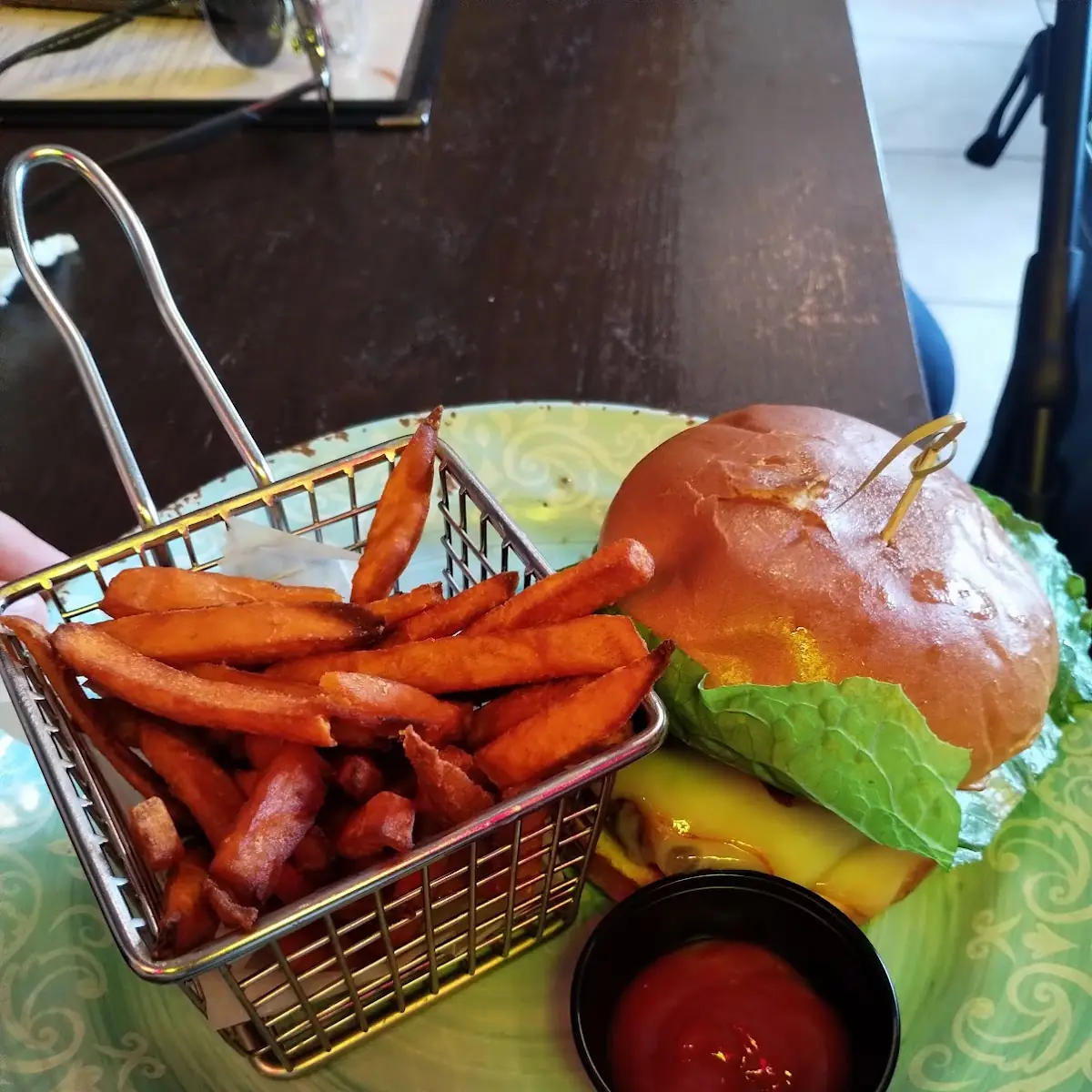 Lucero's Burger