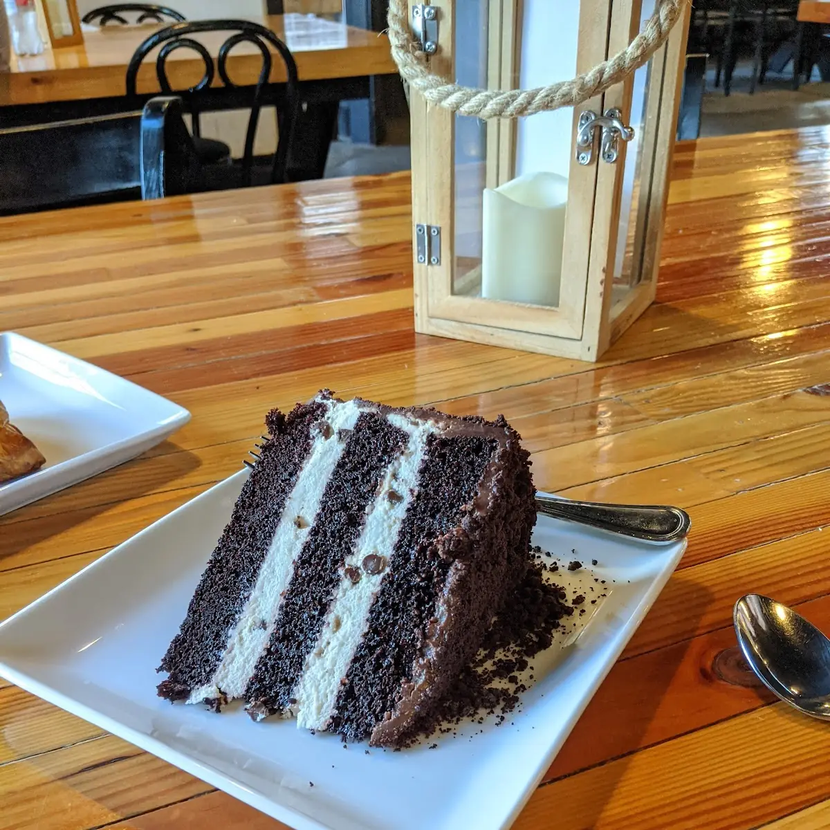 Peanut Butter Chocolate Cake Slice
