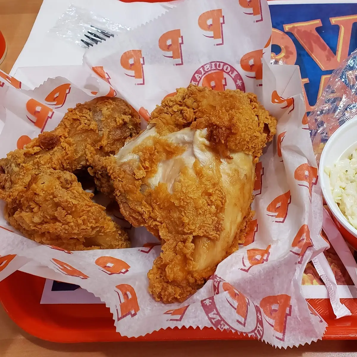 Pollo Frito Ensalada De Coditos