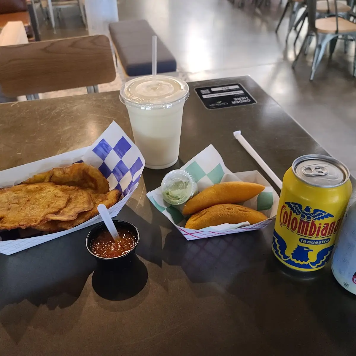 Patacones Y Empanada De Queso