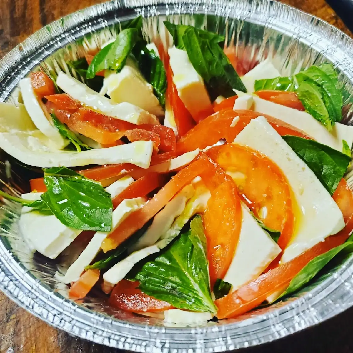 Fresh Mozzarella Tomato & Basil