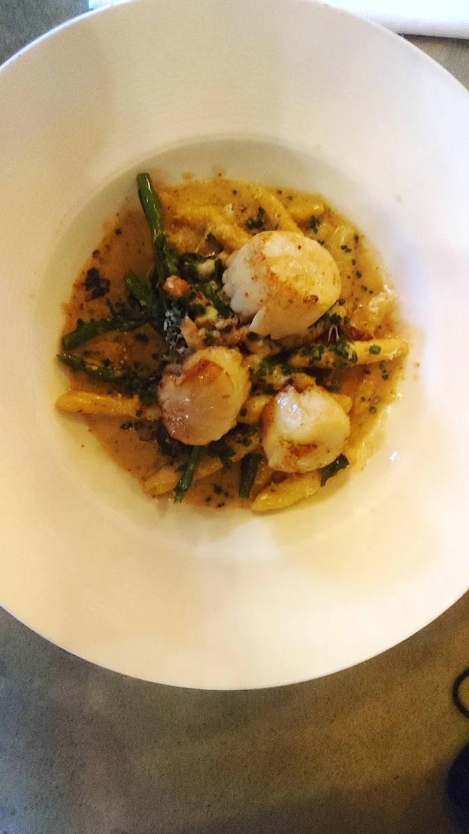 Castelli Rapini Aux Pétoncles, Le Esmond