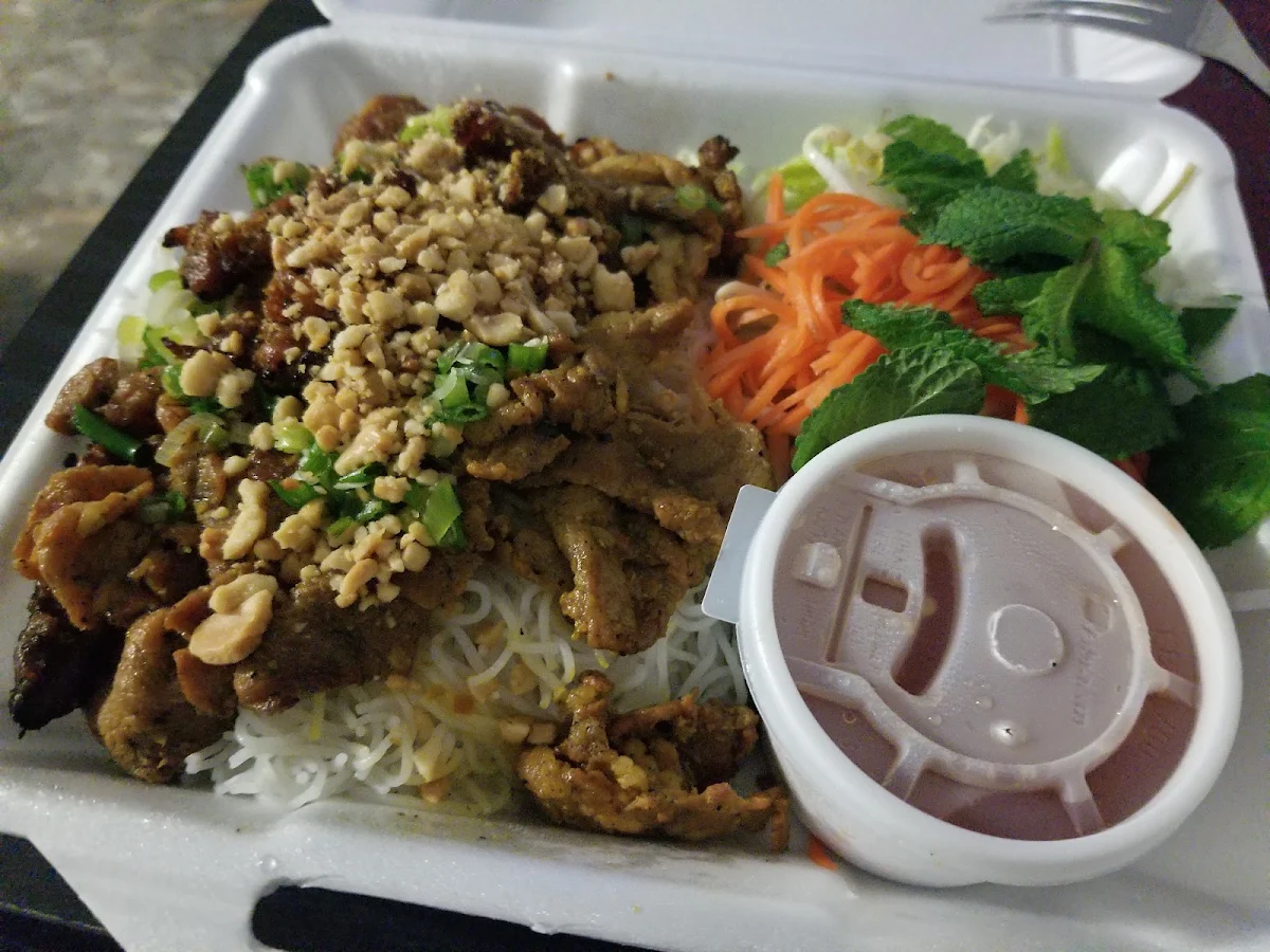 Bun Thit Nuong - Vermicelli with Grilled Meat 1 Choice