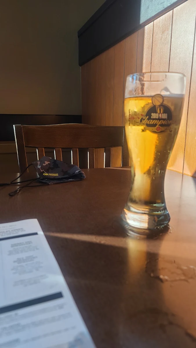 Beer, Jonny Canuck's Bar & Grill