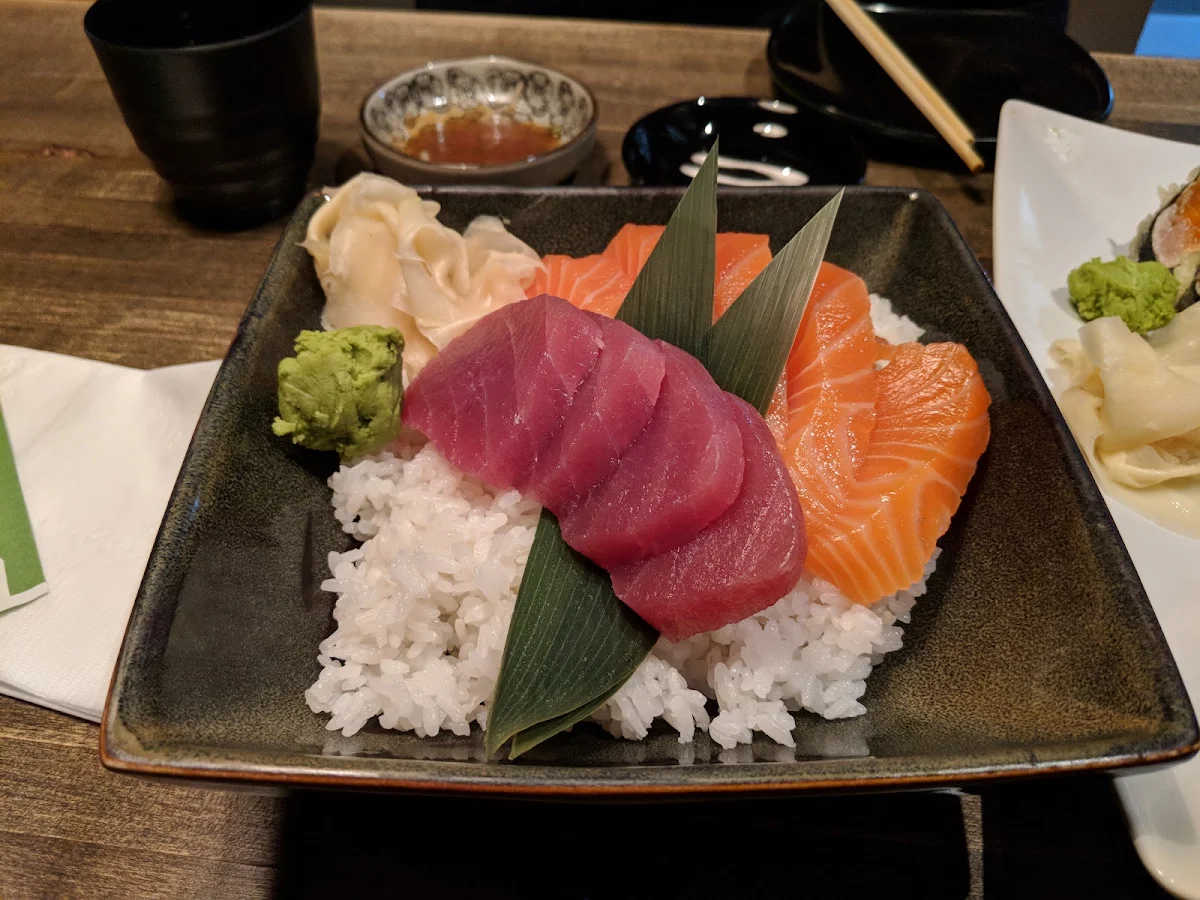 Sushi Sashimi Tray (42 Pieces)