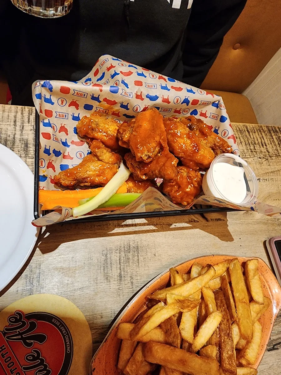 Chicken Wings, Kelseys Original Roadhouse