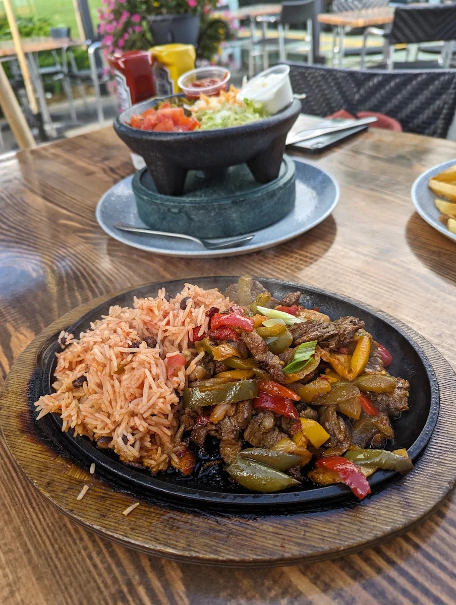 Sizzlin' Beef Tenderloin Fajitas, Kelseys Original Roadhouse