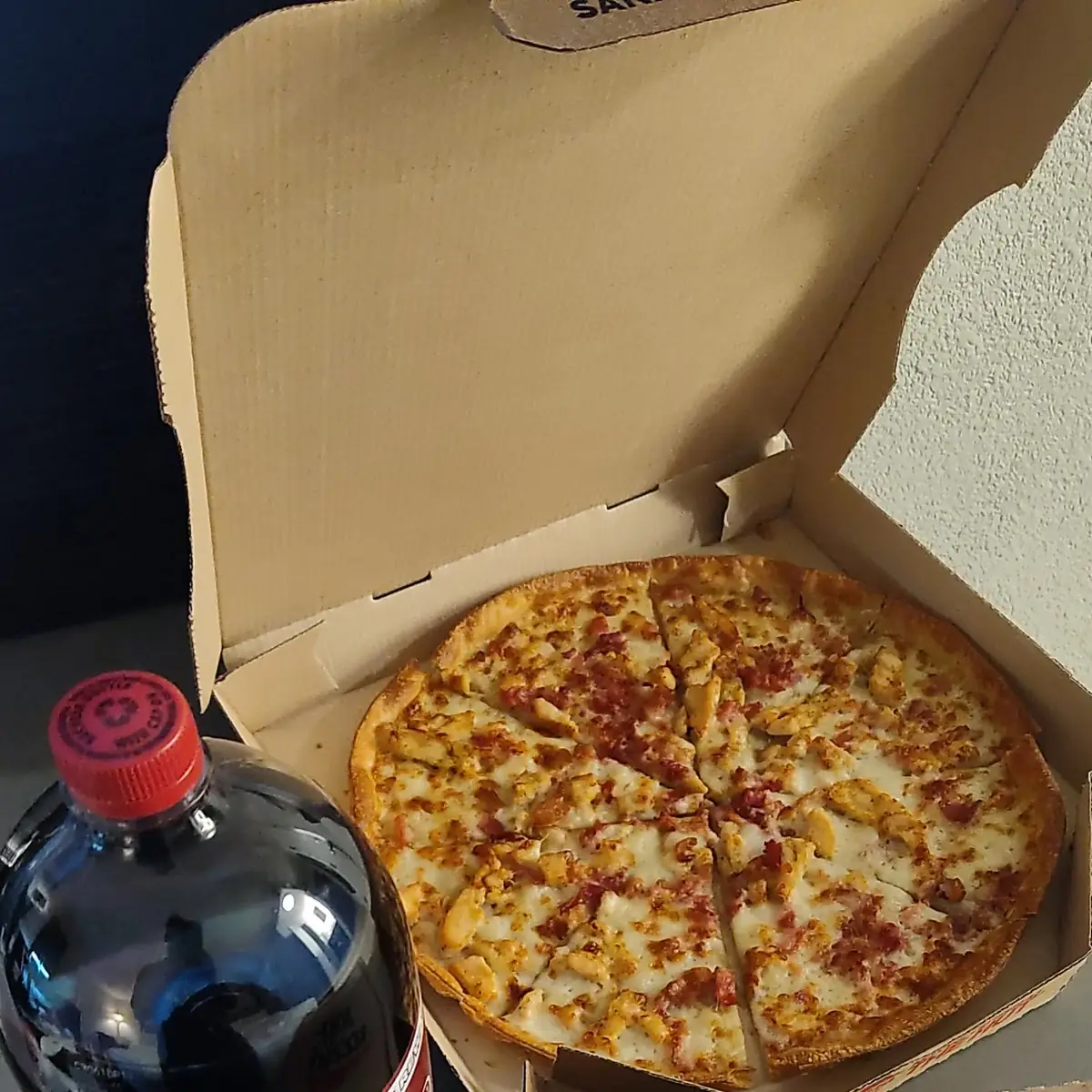 Medium Thin Crust Garlic Parmesan Sauce with Chicken and Bacon
