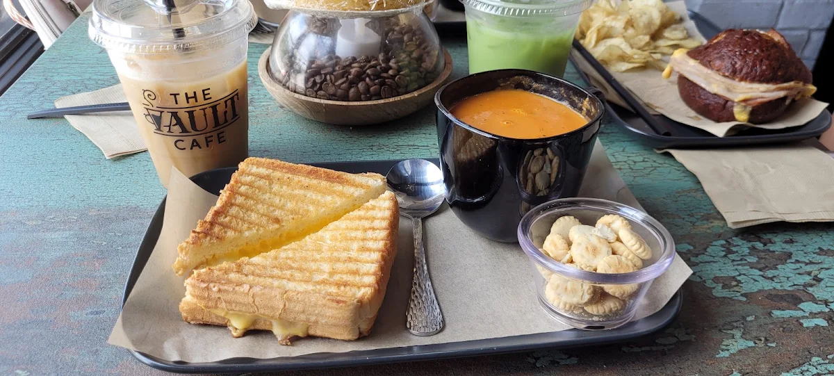 Toasted Cheese and Tomato Basil Soup