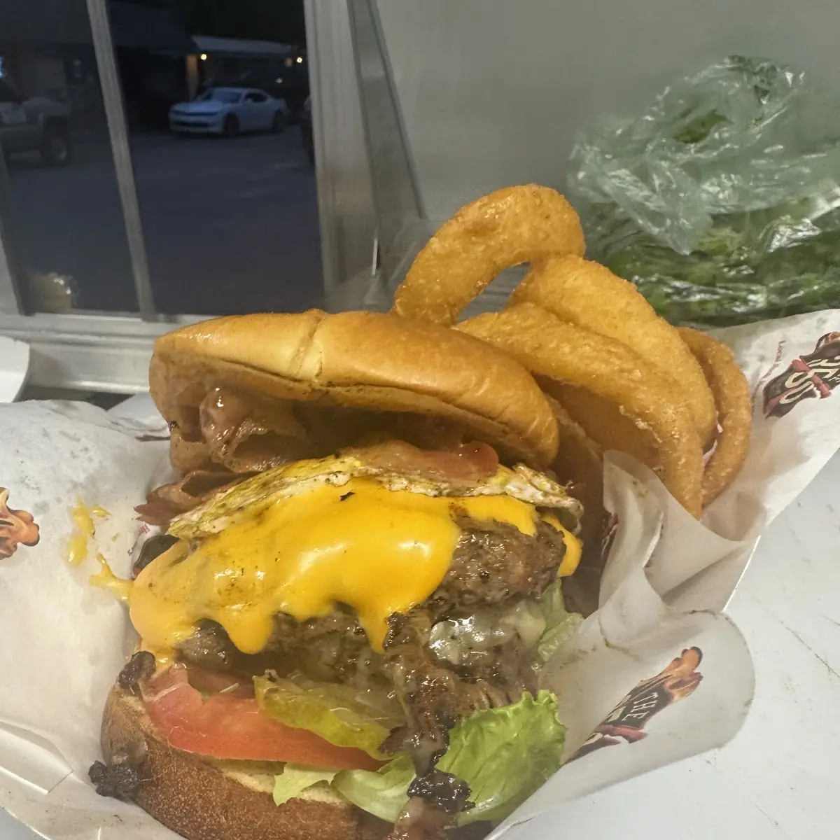 Single Patty Smash-Burger 6 Wings & Fries