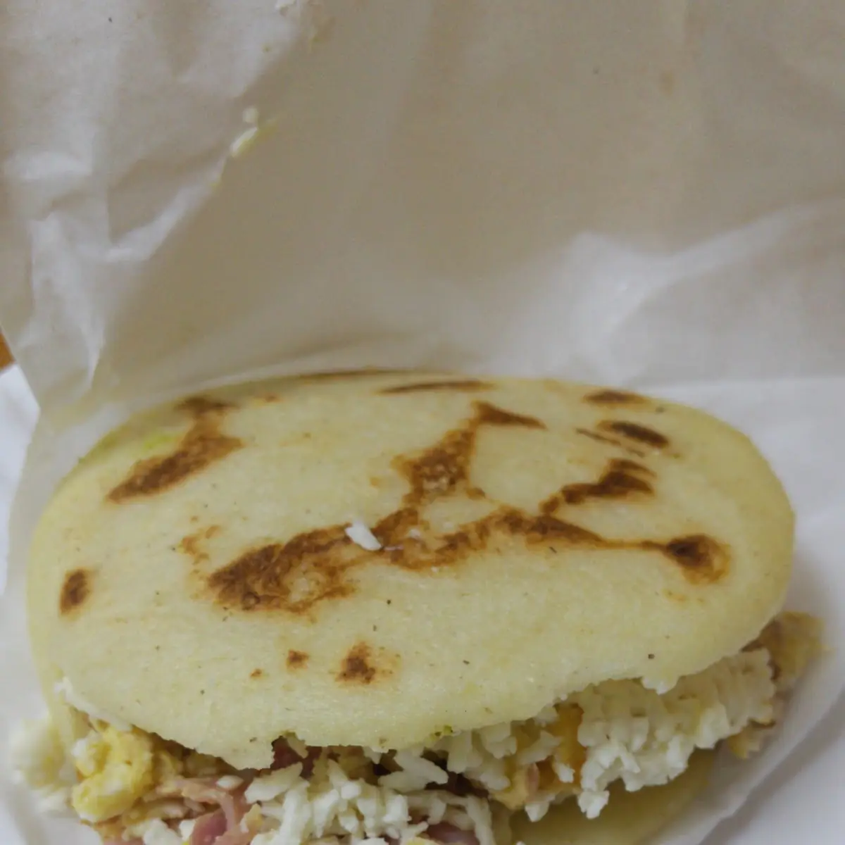 Arepa Huevo Jamón Y Queso