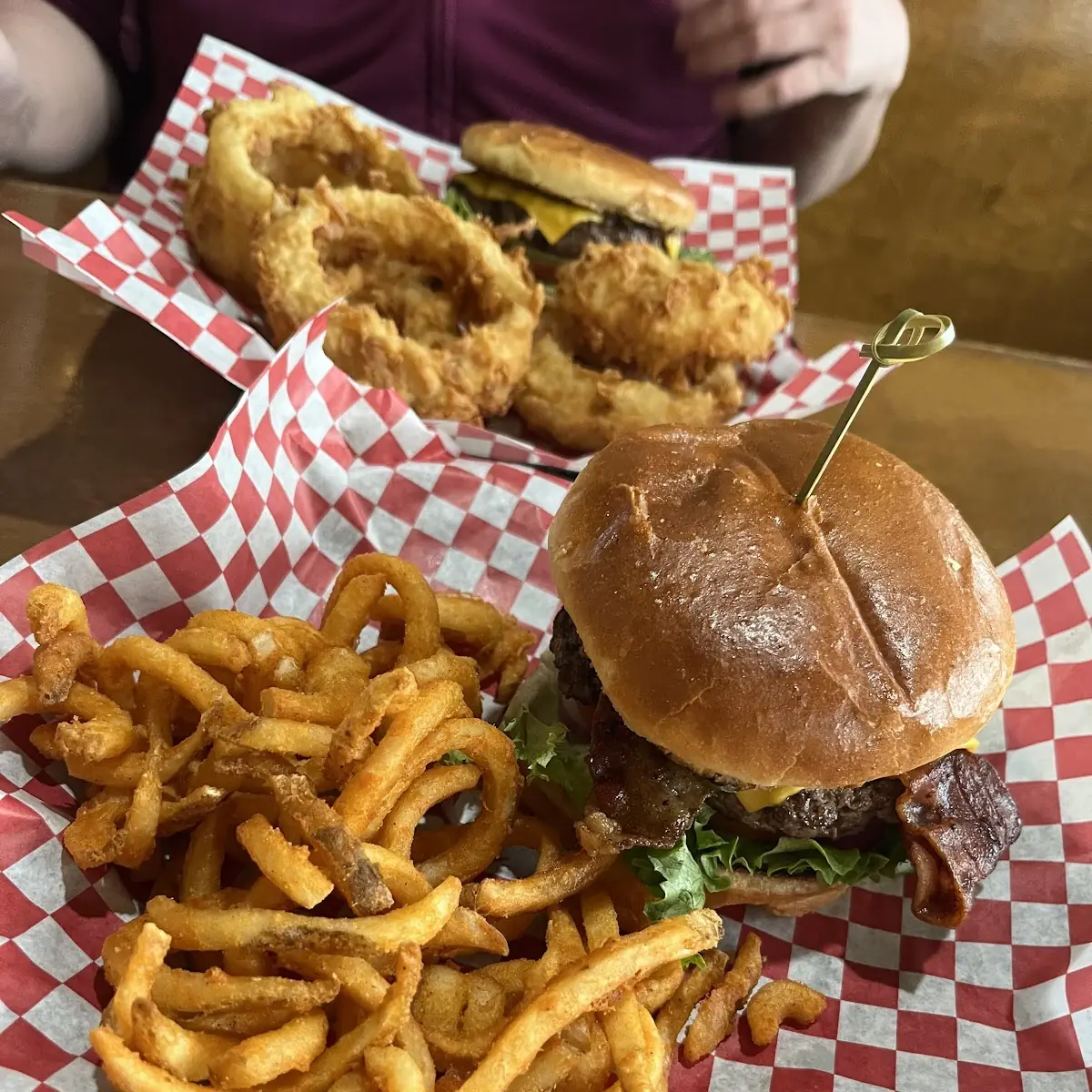 Hamburger with Onion Rings