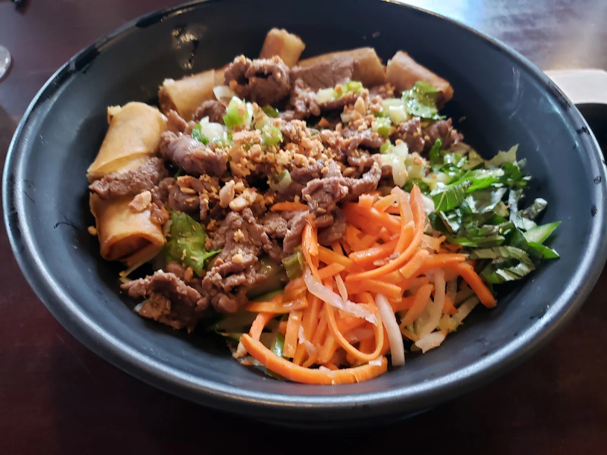 Pork Bulgogi with Kimchi on Rice - Heo Xao Han Quoc Voi Kimchi