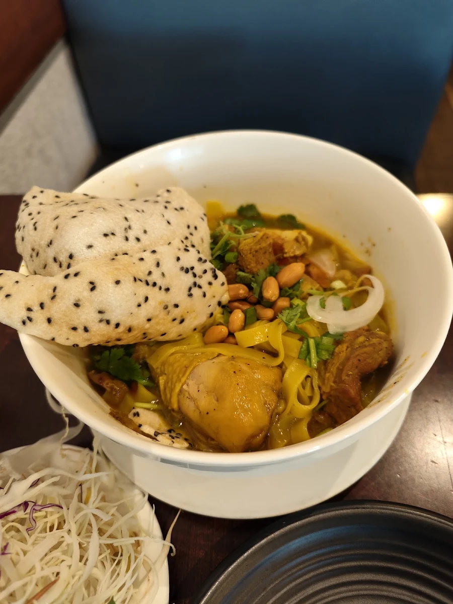 Rare Beef and Tendon Noodle Soup - Pho Tai, Gan