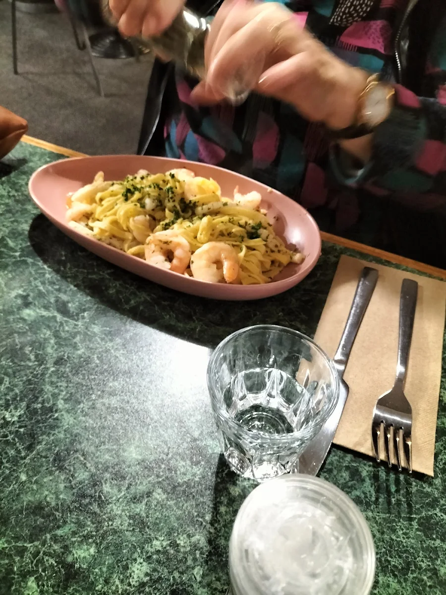 Seafood Linguine, Ronni's Restaurant