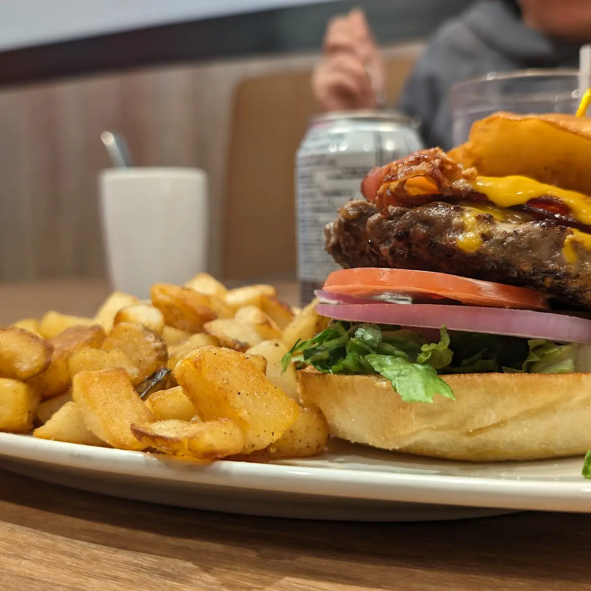 Burgers Wraps & Poutines