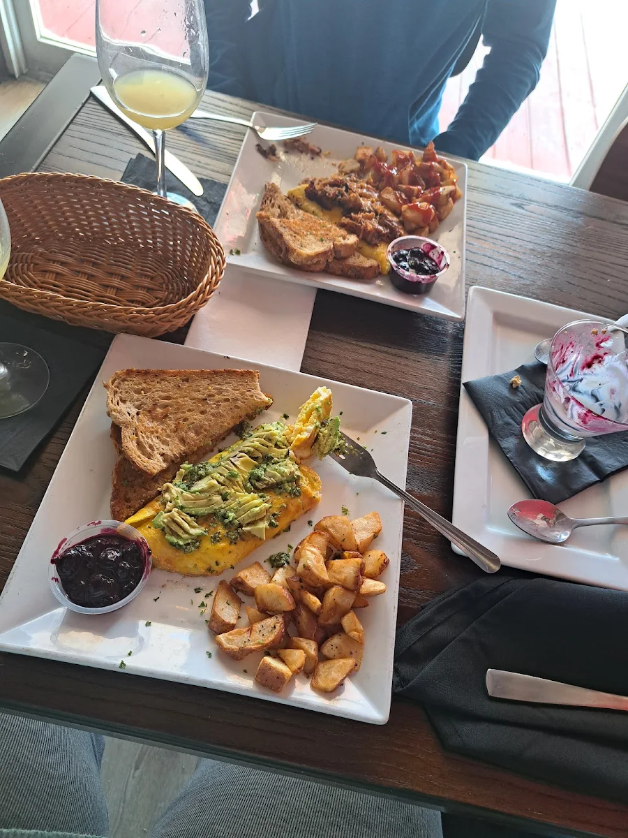 Cali and Pulled Pork Omletes with Mimosas