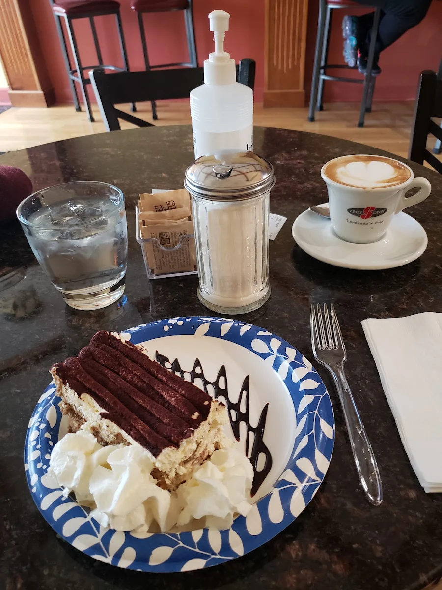 Tiramisu Cake
