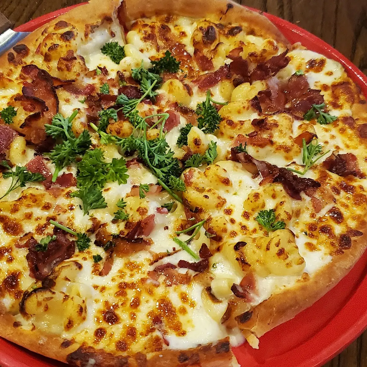 Bacon Mac and Cheese Pizza