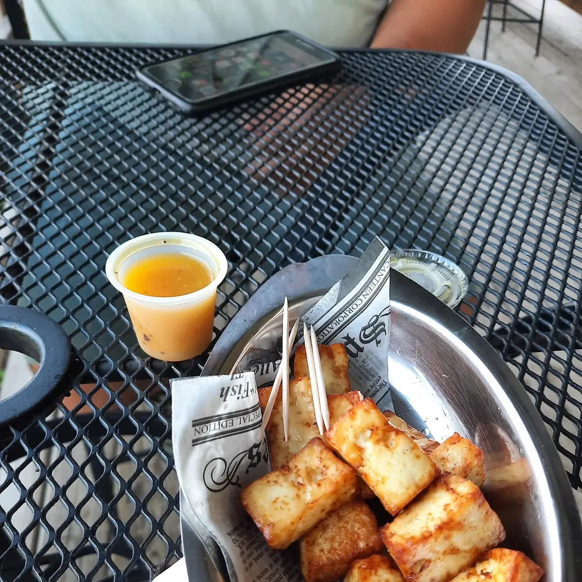 Queso Frito Con Salsa De Parcha