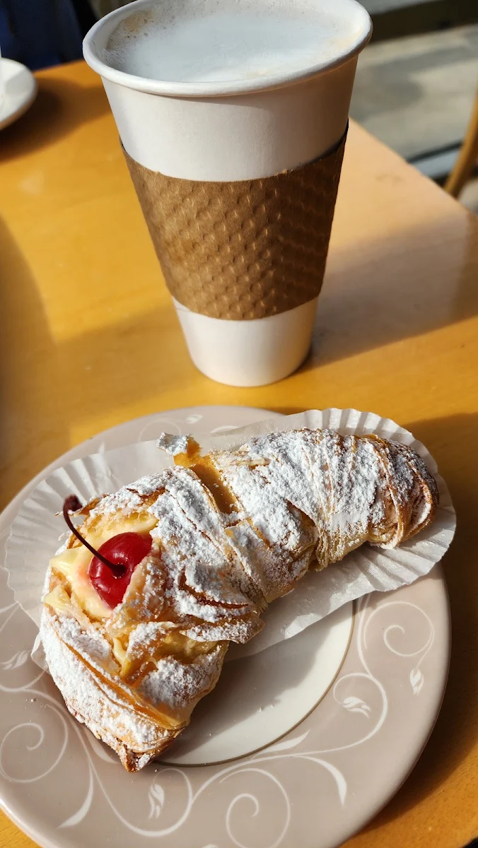 Cream Filled Pastry with Cappuccino Foam