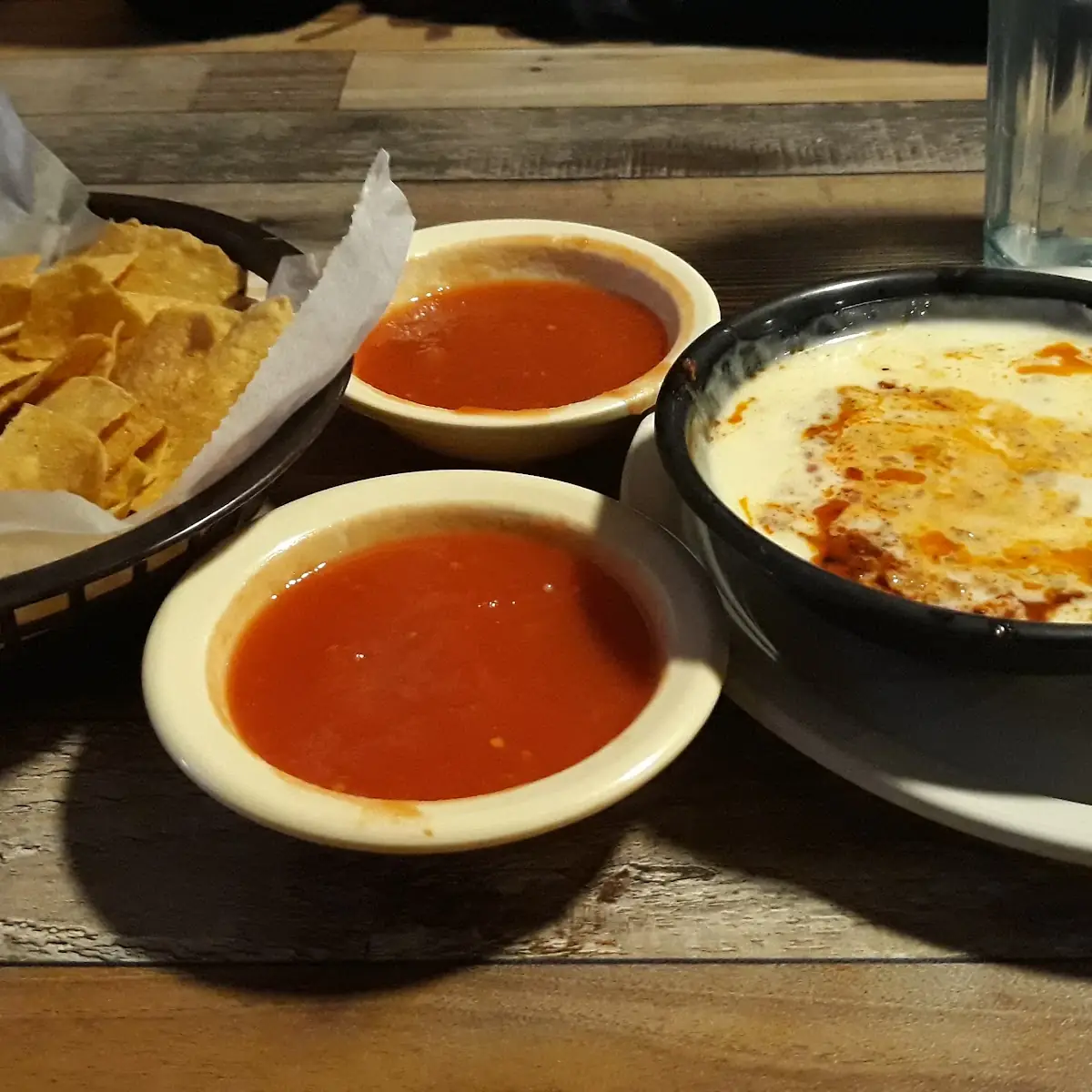 Chips Salsa & Churi Queso Dip