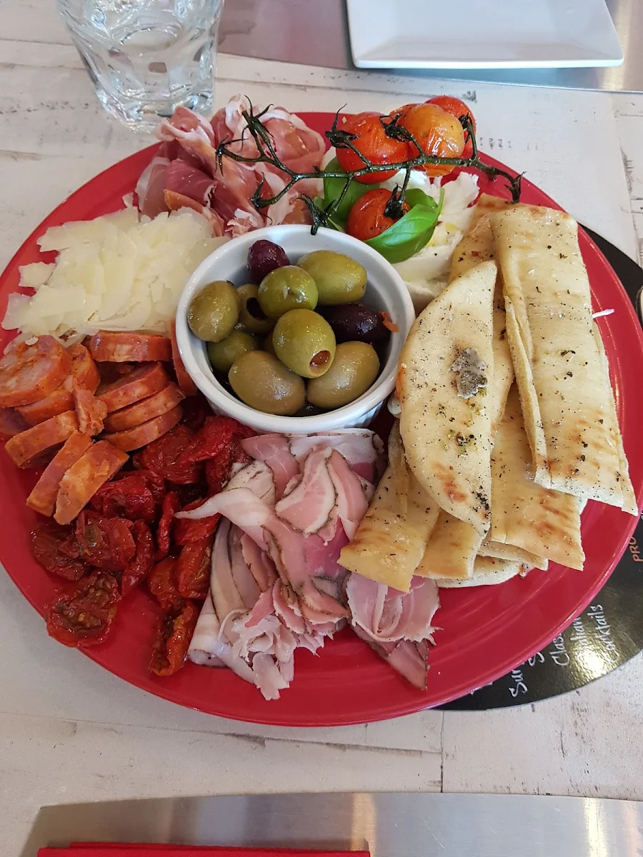 Une Entrée Mixte