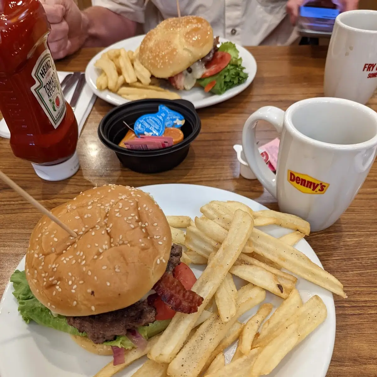 Burger Mit Pommes
